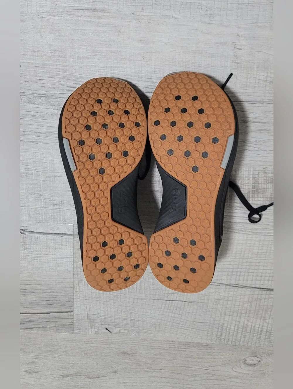 ​Flux Footwear Adapt Runner Black Gum Sneakers Size M 6.5 W 8